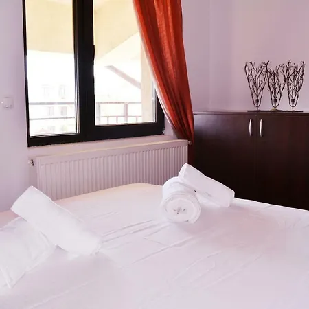 V By The Sea - Nord Mamaia